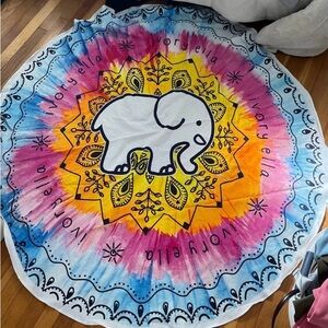 Ivory Ella Vibrant Mandala Round Tapestry - Multicolor